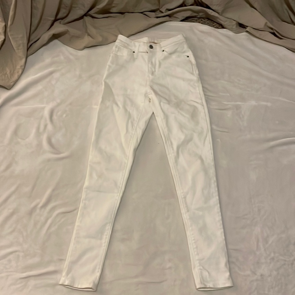 Levi Strauss & co. women’s white jeans, brand new, no stains, size 25.